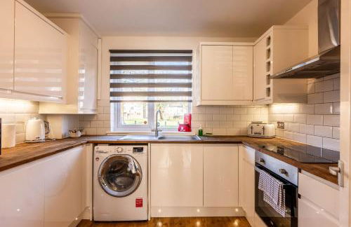 Paisley with Parking & Balcony - Pass the Keys - Foto 5