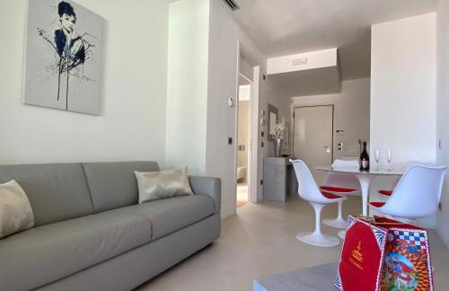 Sea View Embassy Apartment - Foto 13