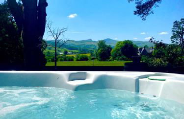 Mountain View Cottage, Hot Tub , Stunning Views - Photo 1