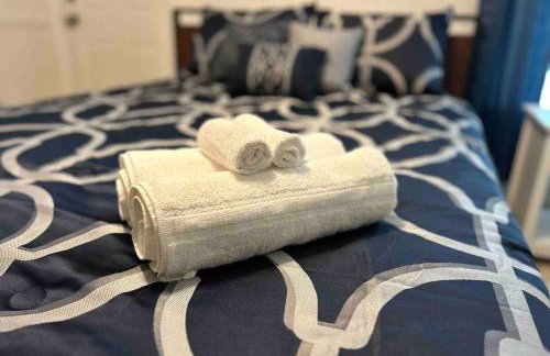 Master Bedroom w Pvt Bath in shared home - Foto 12