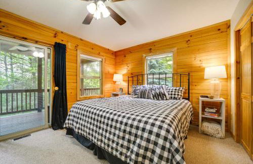 Peaceful Smoky Mountain Cabin with Deck and Fire Pit! - Foto 14