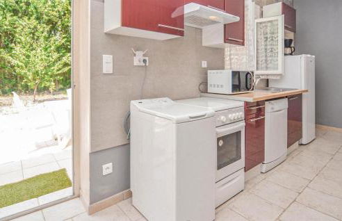 Nice Apartment In Le Sambuc With Wifi - Foto 22