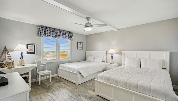 Surf Dweller 610 is a Stunning Gulf Front 2 BR - sleep 6 by RedAwning - Foto 3, Habitación