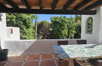 Bonito piso con jardines y piscina - Photo 2