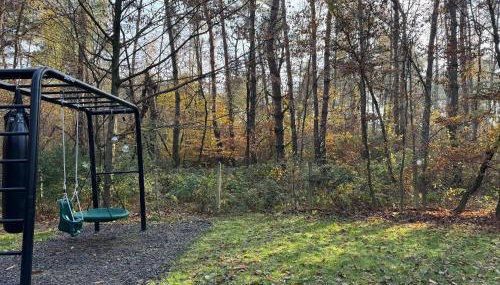 Forest Cabin Nest-Family Retreat for 7 with Sauna & Hot tub - Foto 2