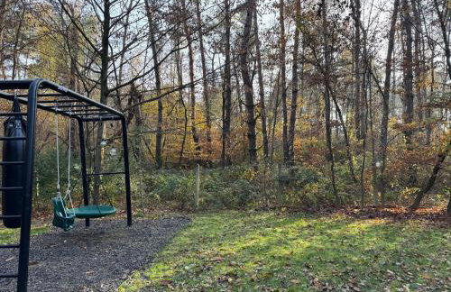 Forest Cabin Nest-Family Retreat for 7 with Sauna & Hot tub - Foto 2