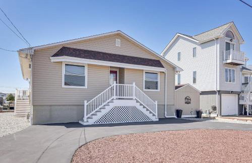 Bayfront Home with Boat Dock and Deck in Forked River - Foto 25