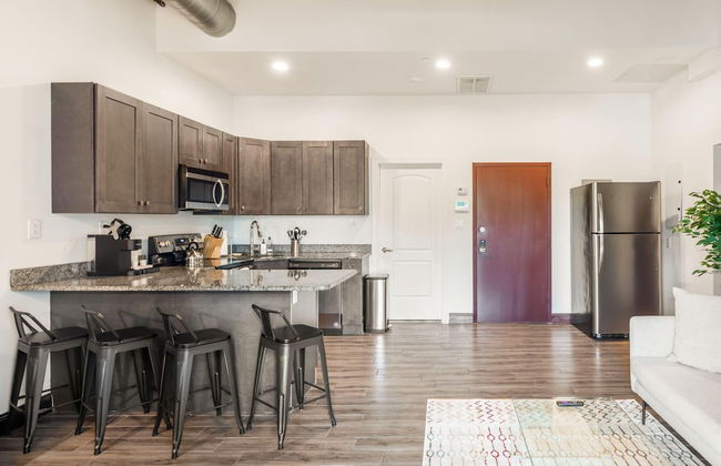 Sosuite 2BR Apt w Balcony, W/d, Gym, On-site Bar - Foto 19