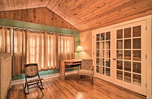 Tranquil Smoky Mountain Cabin with Porch and Fire Pit - Foto 17