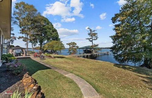 Lakefront 3BR Retreat - Pier, RV, Family-Friendly - Foto 17