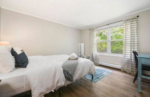 The Bumble Bee Hive 7-Bedroom House w/ Hot Tub - Foto 26