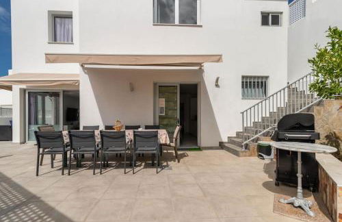 Big Villa Tauro with Private Heated Saltwater Pool & Jacuzzi & BBQ & Game Room & Arcade Games - Foto 52