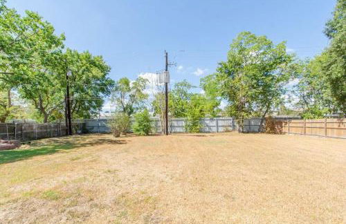 Bay Breeze Escape - 3BR Home with Game Room, Huge Backyard, Patio & Minutes from Boardwalk - Foto 37