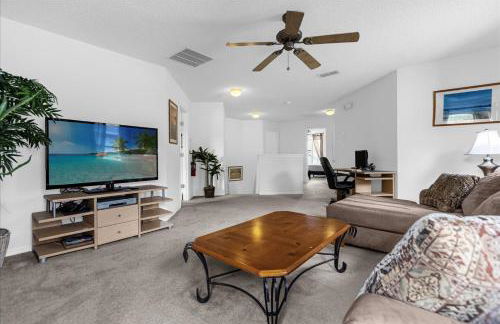 Bluelakeview Luxury Villa with Private Pool & Spa plus Lake Views, BBQ, Games Room - Photo 20