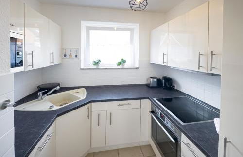 ImmoStay G#1 Ferienhaus - Parken & WiFi, 2 Balkone und 2 Bäder,4K - Foto 16