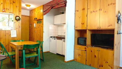 Hostdomus - Sansicario R12 Family - Photo 5