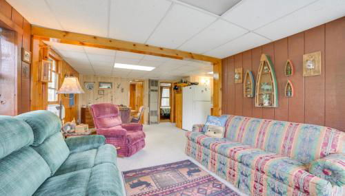 Cozy Onaway Vacation Rental with Deck and Fire Pit! - Foto 4