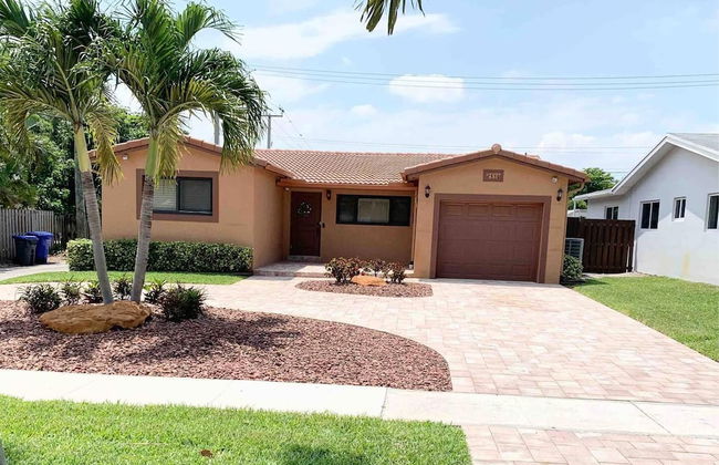 Stunning 3-bed House in Hollywood With hot tub - Photo 21