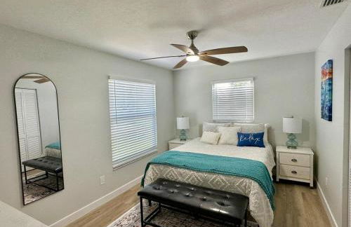 Tranquil Lakeview Home w Porch Bokeelia Retreat - Foto 13