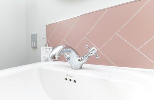 2 Seaside Bedroom home, Garden, 6 guests, Parking, Contractors-Families welcome - Photo 18