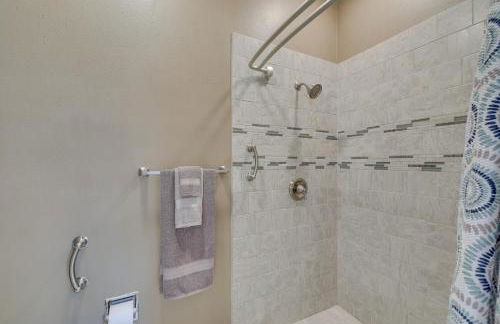 Bella Vista Home with Kayaks and Deck on Loch Lomond! - Photo 18