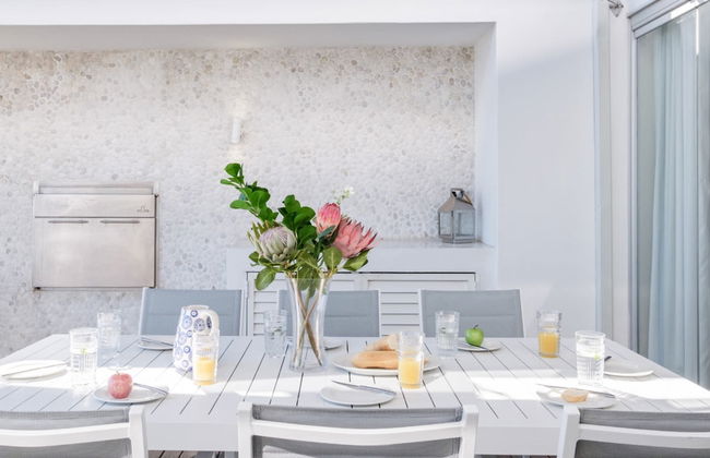 Exceptionally Unique Magnum Villa w Sea Views - Photo 28