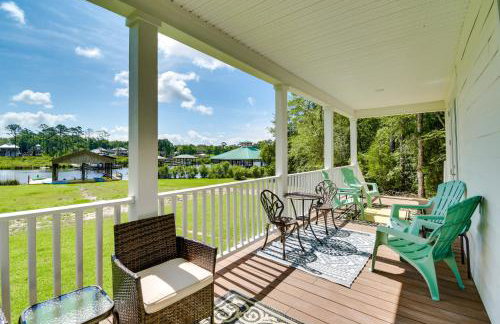 Waterfront Wolf Bay Home with Private Boathouse! - Foto 22