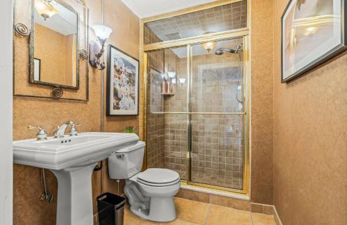 5 bdrm - Heated Indoor Pool - Roof Top Deck - Foto 26