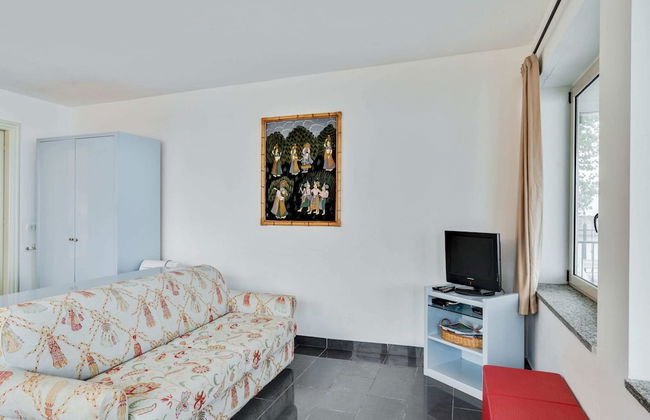 Holiday Home in Meina With Private Beach - Foto 10