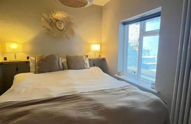 Cozy Garden Apartment with Wood Burner - Foto 6