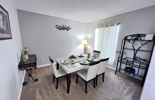 Spacious 2 en-suite BR, pool & spa retreat - Foto 39