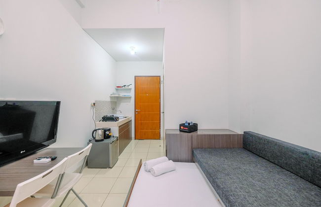 Comfortable and Minimalist Studio at Dave Apartment - Photo 2