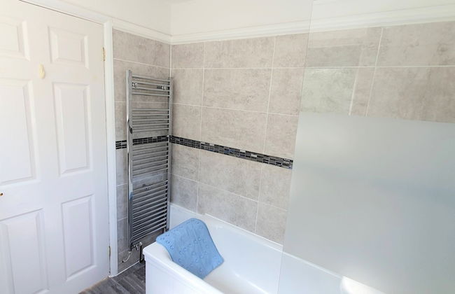 3-bed House With Superfast Wi-fi, DW Lettings 15vr - Foto 13