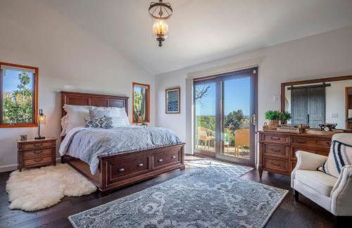 Luxury Home Atop the Hills - Foto 14