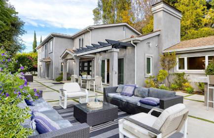 LA Hillside Retreat w Pool Views Fire Pit Outdoor Lounging Casa Bellagio by AvantStay - Foto 54