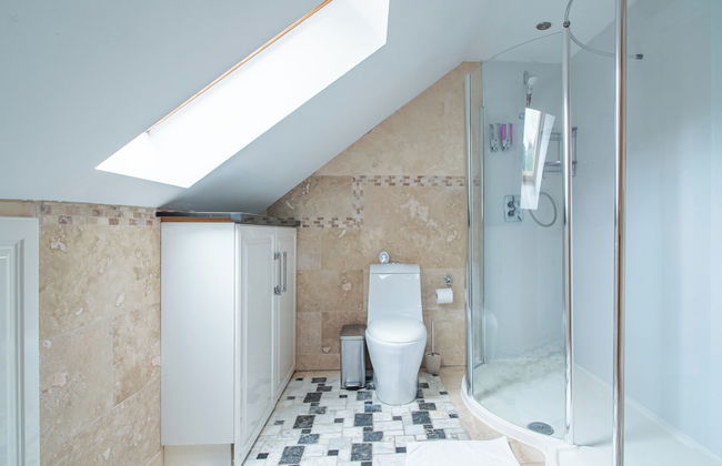 Luxurious Sheffield Villa With Stunning Views - Photo 8