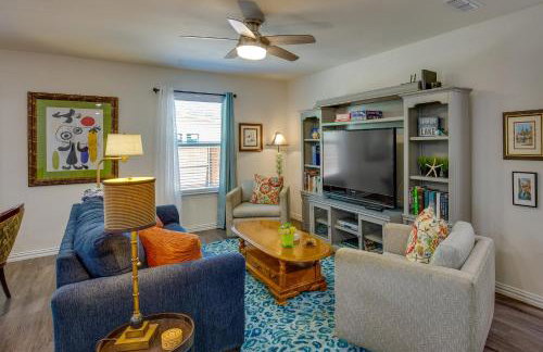Game Room and Walk to Beach Gun Barrel City Gem! - Foto 1