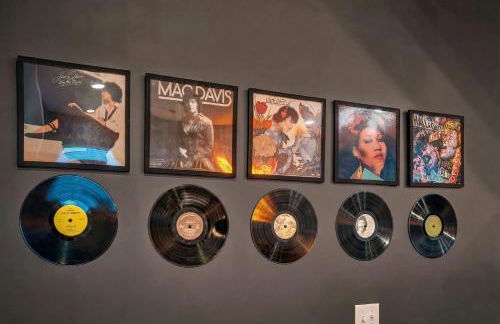 Rooftop Deck & Shuffleboard BBQ Near Downtown - Foto 18