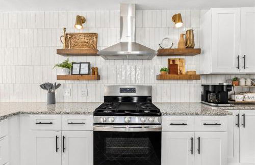 Spacious 4BR Home by Dtown Royal Oak - Photo 38