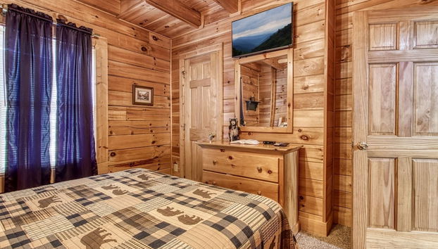 Er6 - On Eagles' Wings - Great Location. Close To All The Action! 6 Bedroom Cabin by RedAwning - Foto 5, Habitación