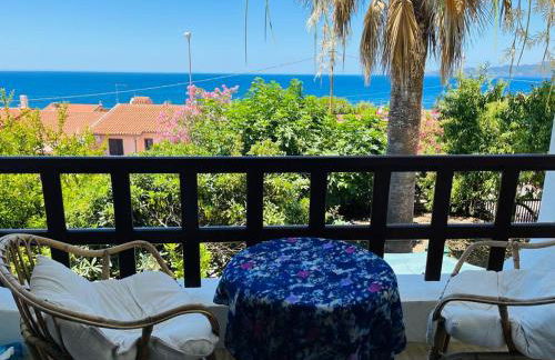 Villa with beautiful Private Garden & Breathtaking Sea View - Foto 1