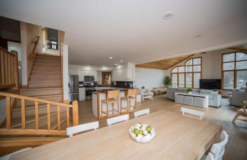 Crystal Lake Hillside with Private Sandy Beach - Foto 9