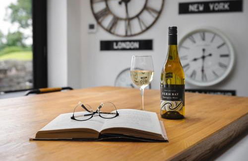 Coronation Family Cottage, Modernised 200-Year-Old Lake District Cottage with Private Hot Tub and Parking - Ridgestone - Foto 45