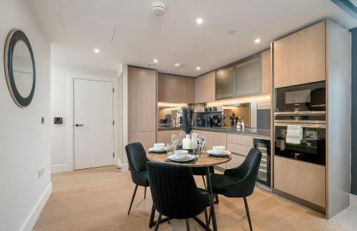 Modern- Battersea Power Station 2-Bed Apartment with Balcony - Foto 13