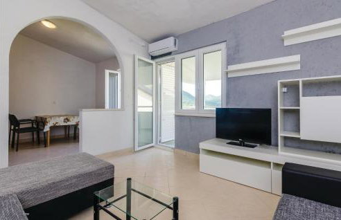 Two-Bedroom Apartment In Hodilje - Photo 6