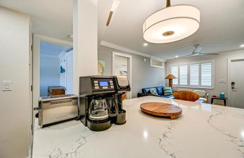 Upscale Naples Condo with Pool Access Walk to Pier! - Foto 11