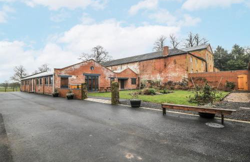 Courtyard View - Photo 3