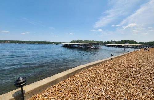 Lakefront condo with a VIEW Osage Beach - Foto 24