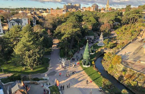 Brand New Apt - Beach Breeze Spacious 1-Bedroom Apartment with parking - sleeps 4 ppl- internet - Foto 75