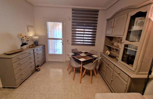 Tranquil Bungalow Retreat - Photo 17